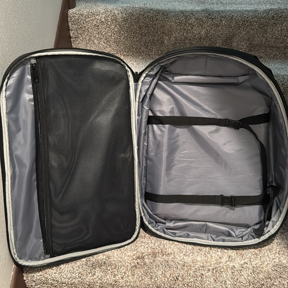 Amazon Basics Travel Expandable Backpack. - image 3